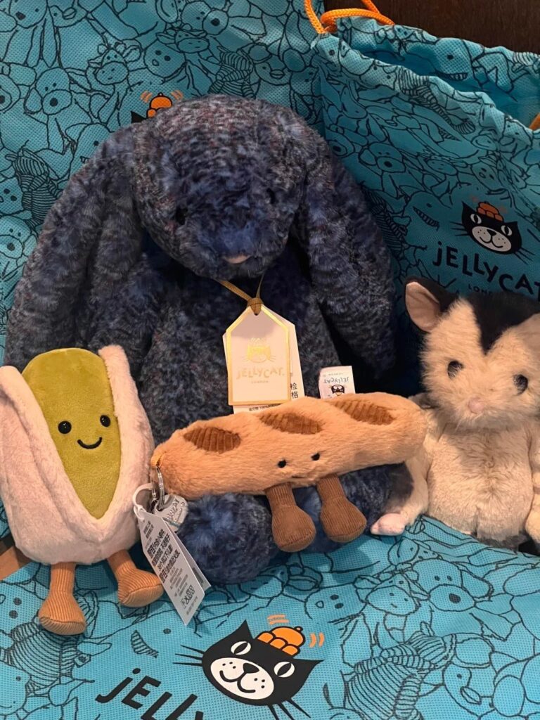 Image #1 from Amina Costa