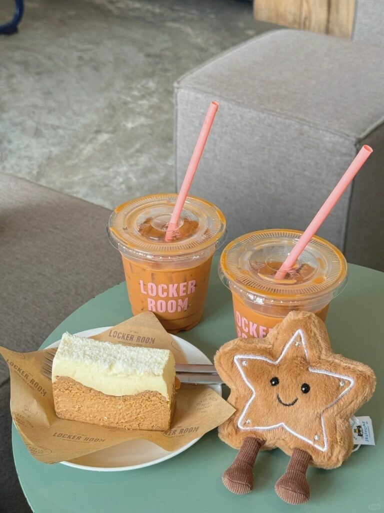 Image #1 from Amina Hassan